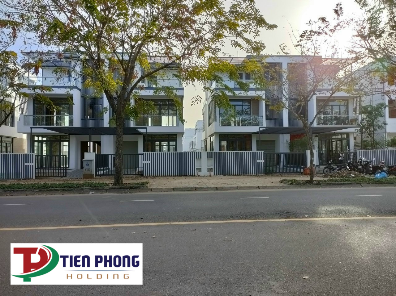 Ban giao nha tai dong tang long