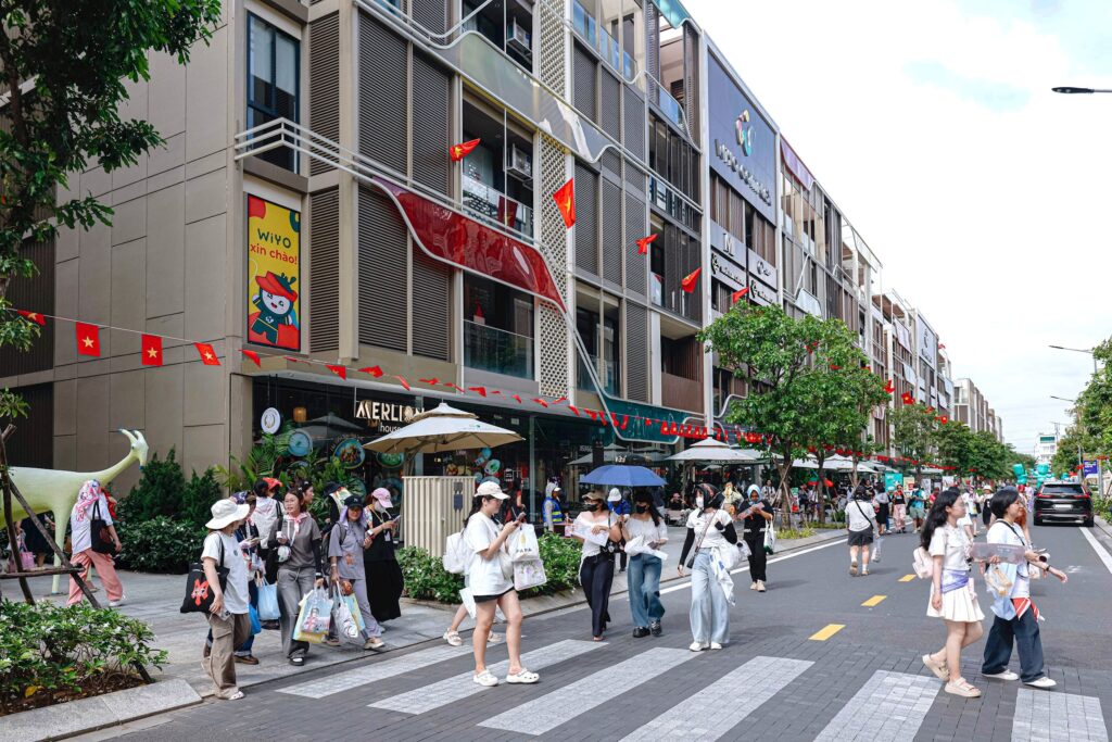 khu wiyo complex da di vao hoat dong voi nhieu cua hang, shop, van phong lam viec