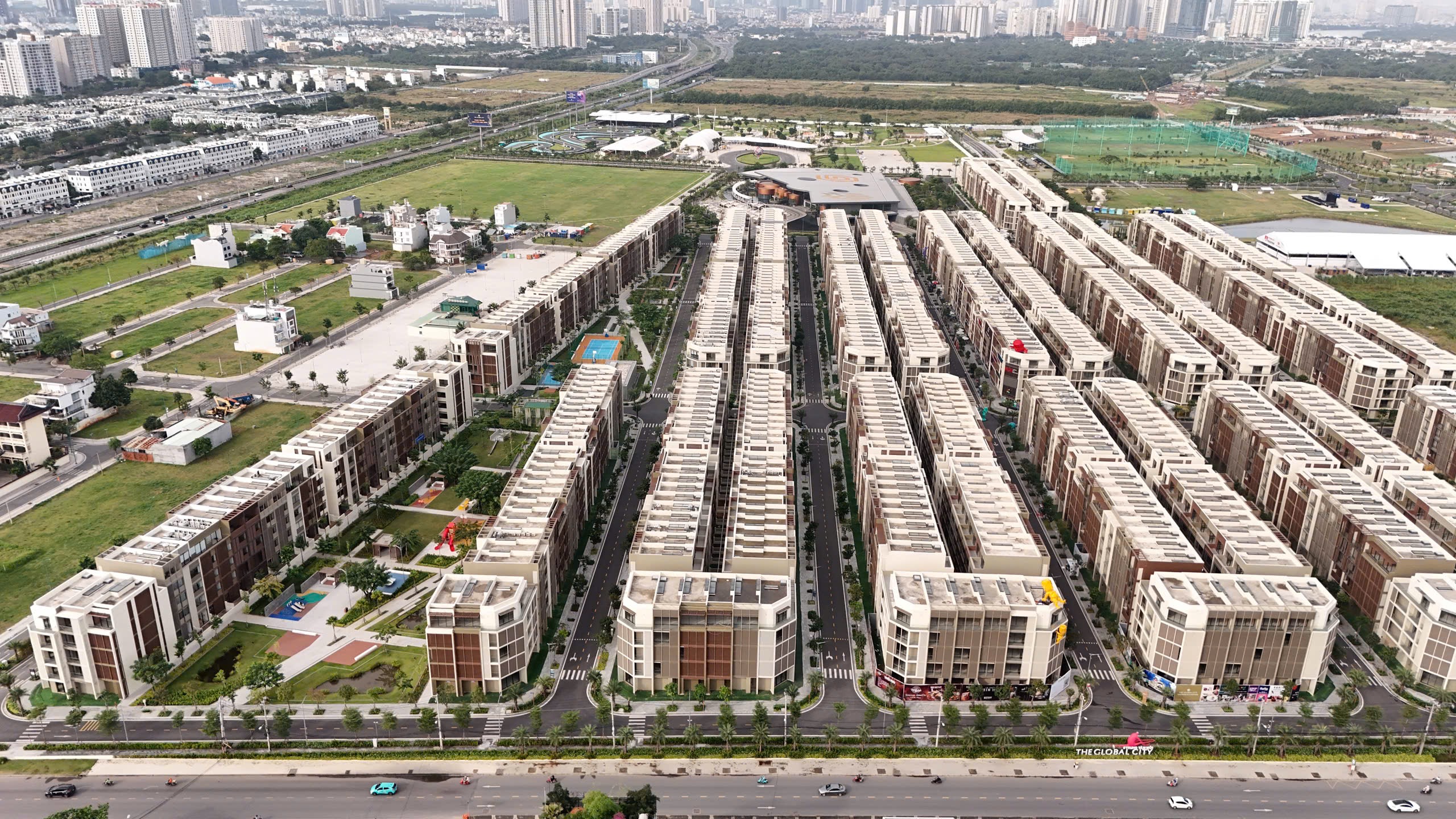 hinh thuc te nha pho soho the global city 1