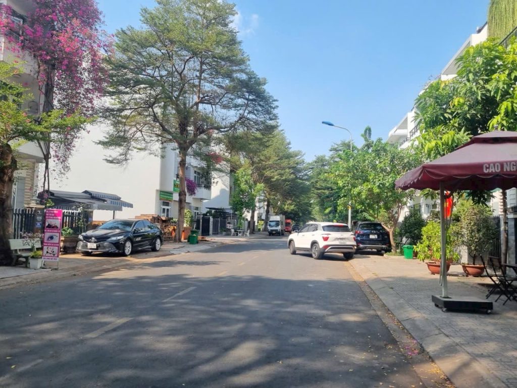 Đất nền 140m² đường nguyễn đình thi, khu gia hòa, đối diện trung tâm thương mại hướng đông nam