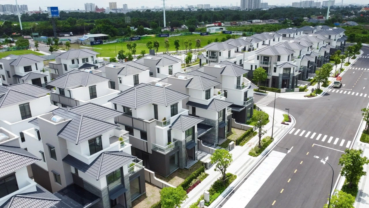 Tiến độ xây dựng Gladia by The Waters tháng 7/2025 – biệt thự đơn lập và hạ tầng cảnh quan