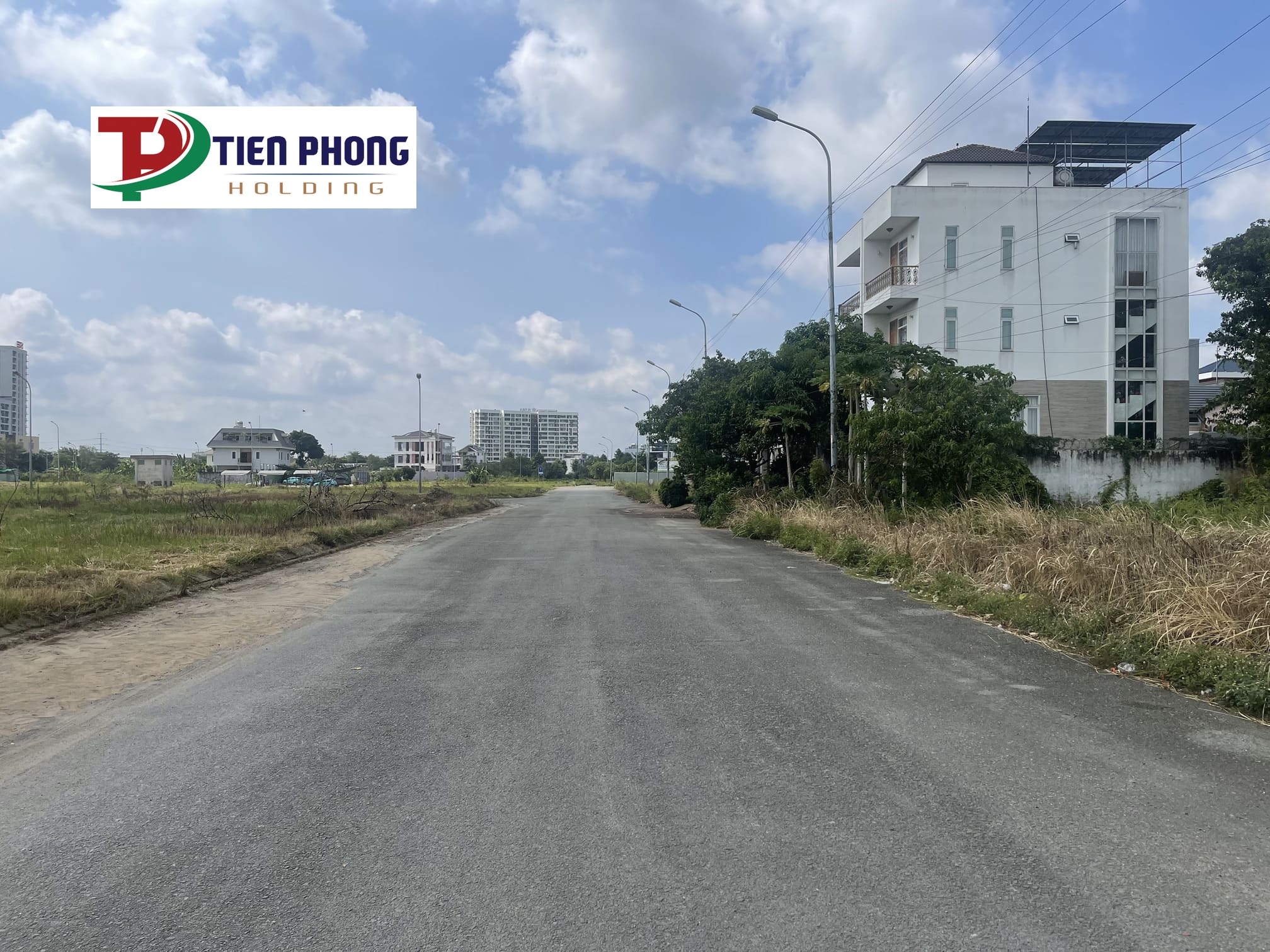 Bán đất KDC Phú Nhuận (Phước Long B), Quận 9 (TP. Thủ Đức) – Giá & Giỏ hàng mới 09/2025 Tuyến đường chính KDC Phú Nhuận Quận 9 với biệt thự hiện hữu