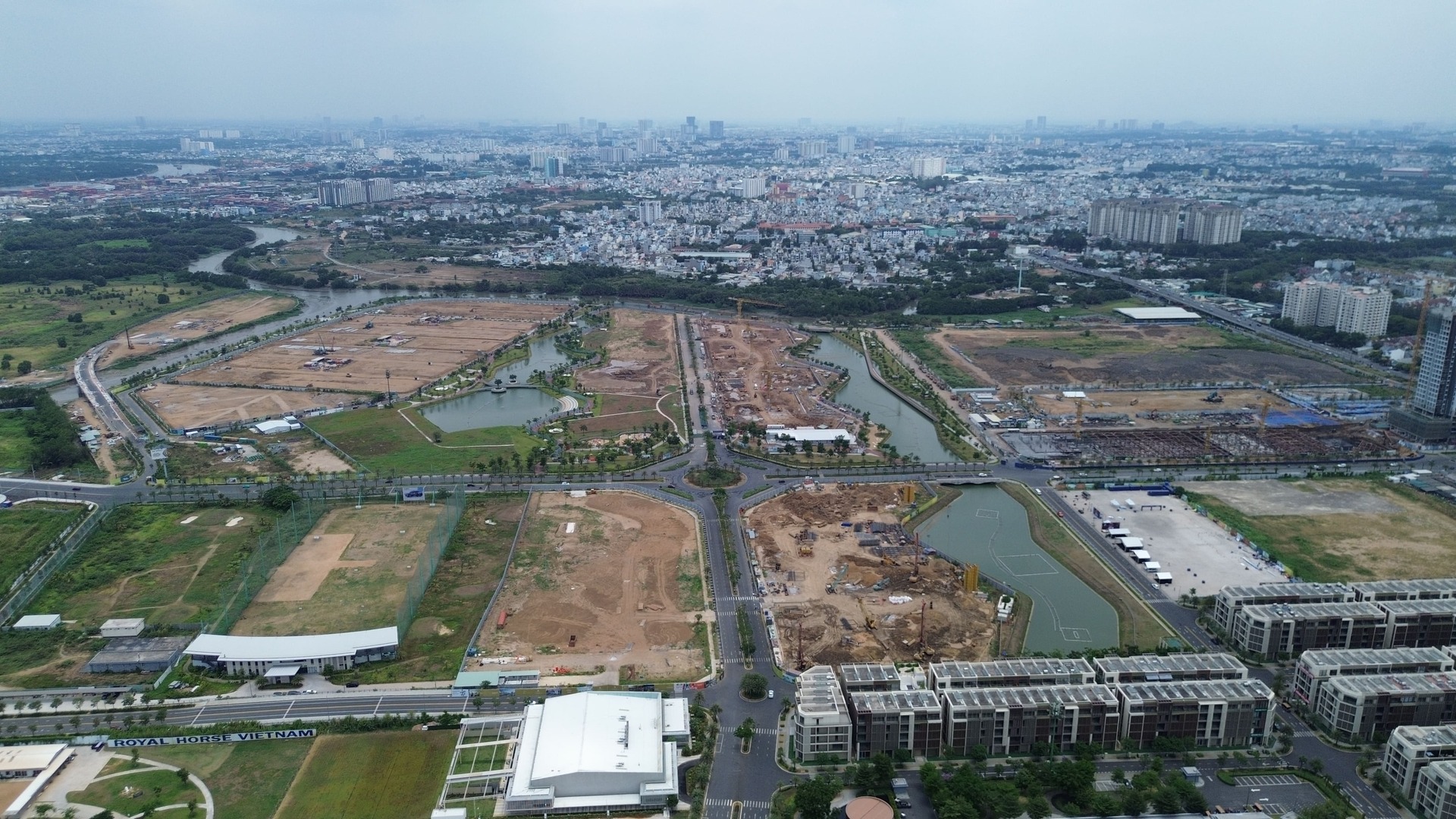 so-sanh-vi-tri-masteri-park-place-va-cosmo-central