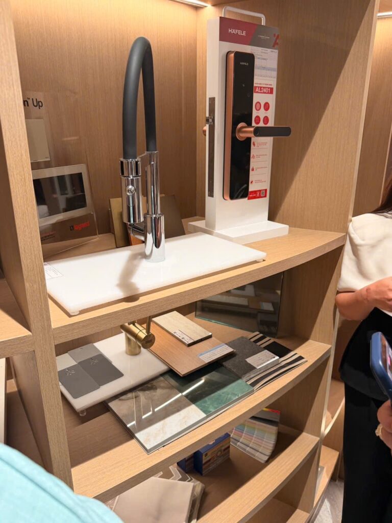 Danh mục bàn giao palm river: tiêu chuẩn vật liệu & thương hiệu Khóa cửa thông minh hafele al2401 và các mẫu vật liệu bàn giao thực tế tại showroom palm river
